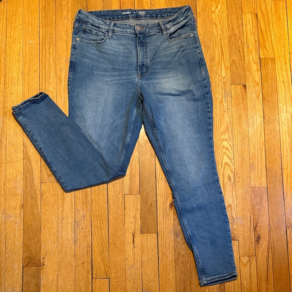 Old Navy Women's Skinny Jeans in Blue